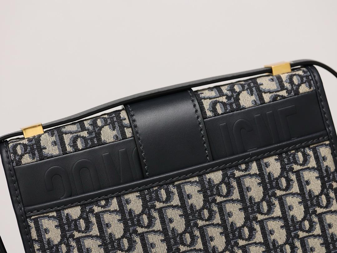 30 Montaigne Bag Oblique Blue Jacquard
