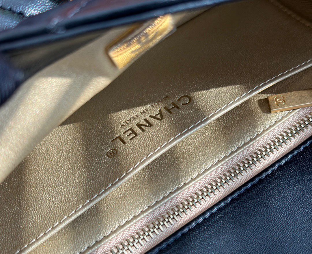 pearl crush mini Flap Bag