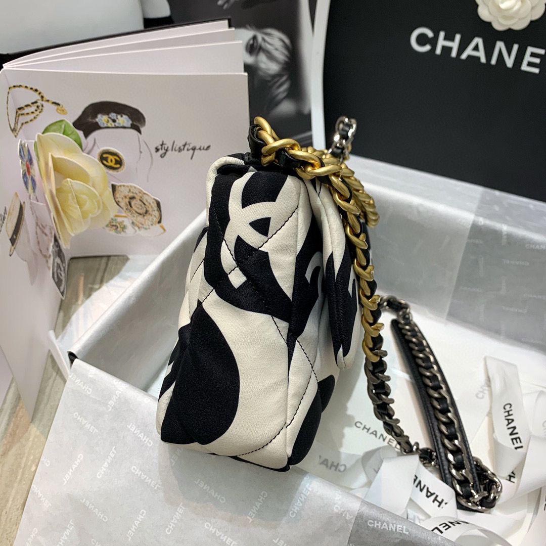 19 Flap Bag medium black ecru