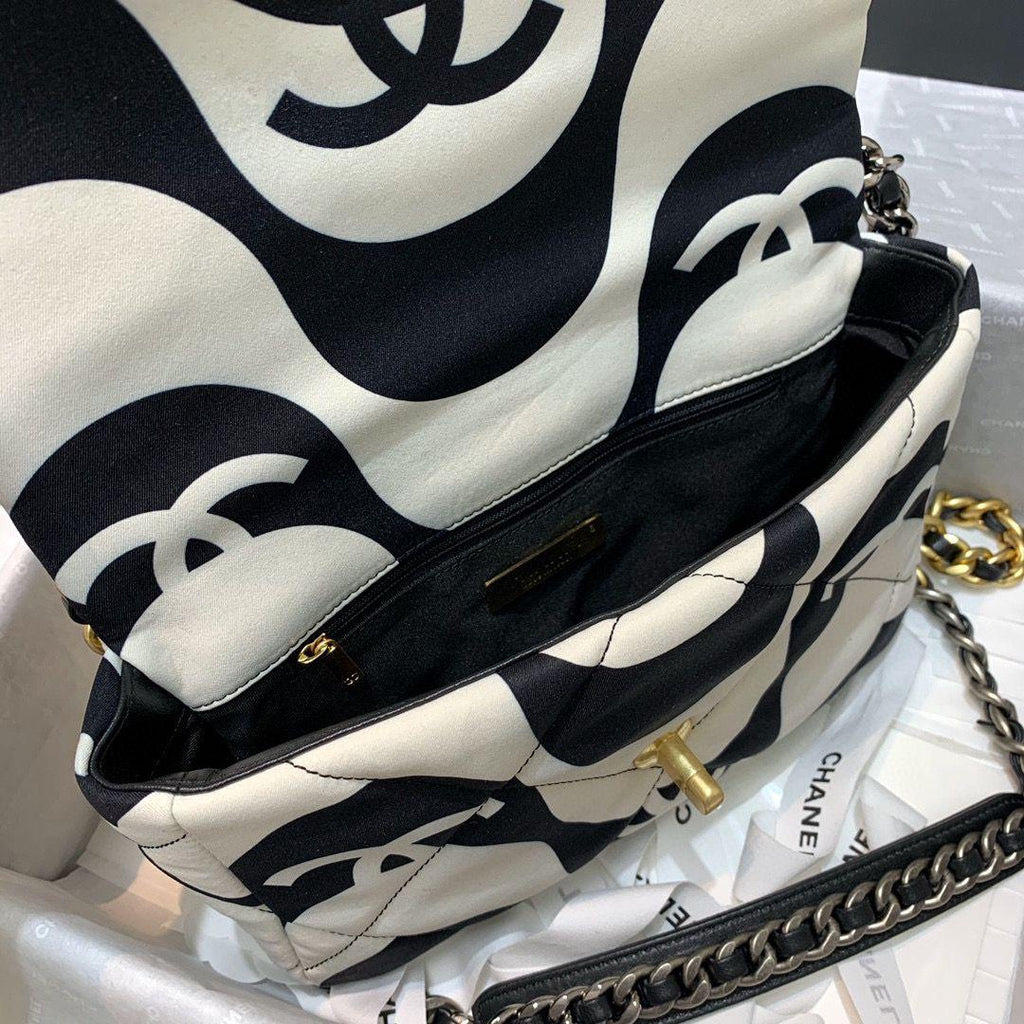19 Flap Bag medium black ecru