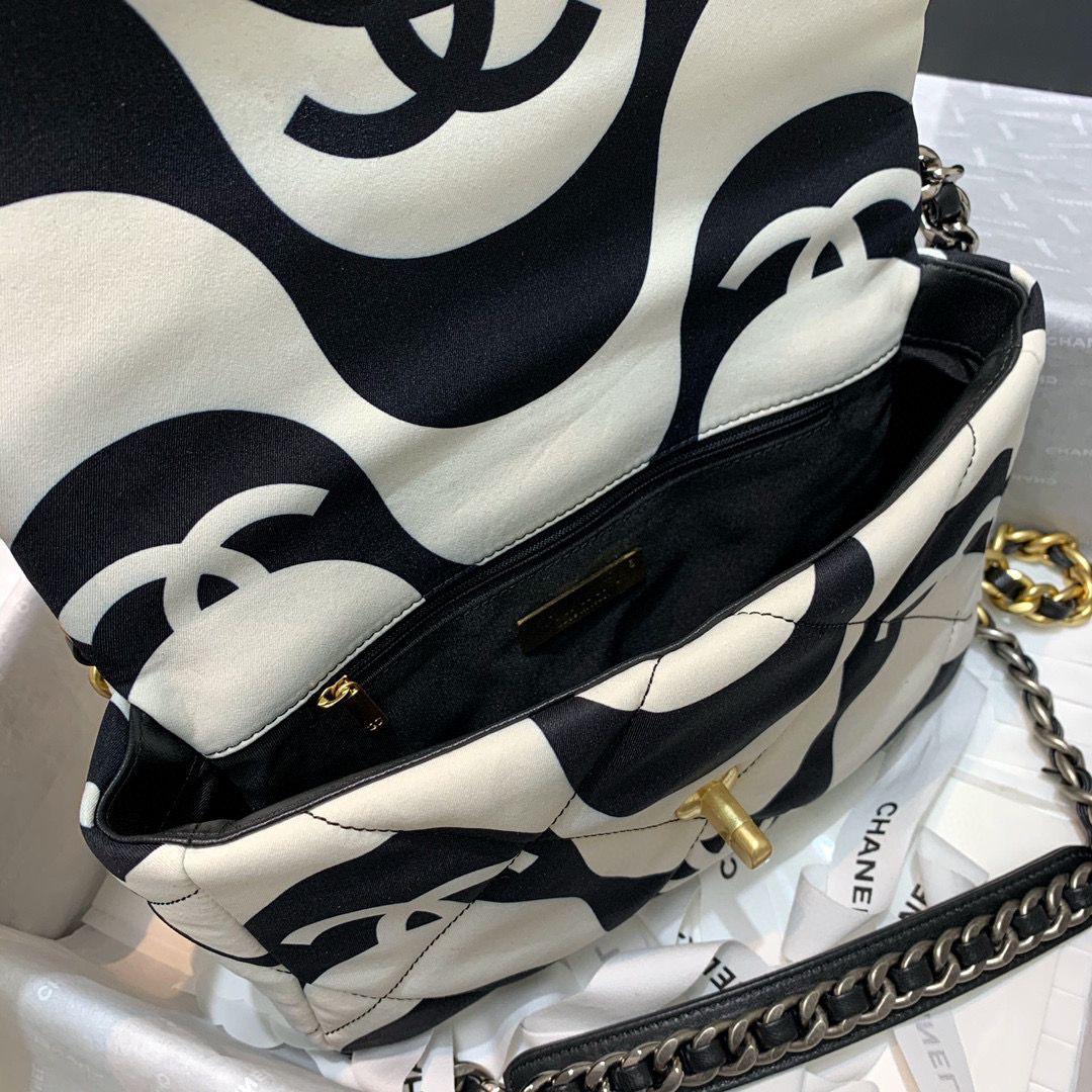 19 Flap Bag medium black ecru