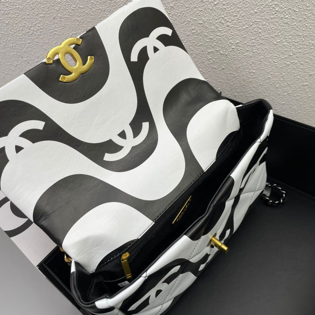 19 Flap Bag medium black ecru