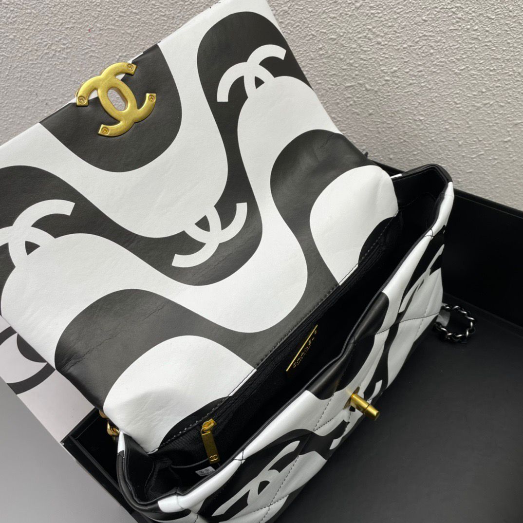 19 Flap Bag medium black ecru