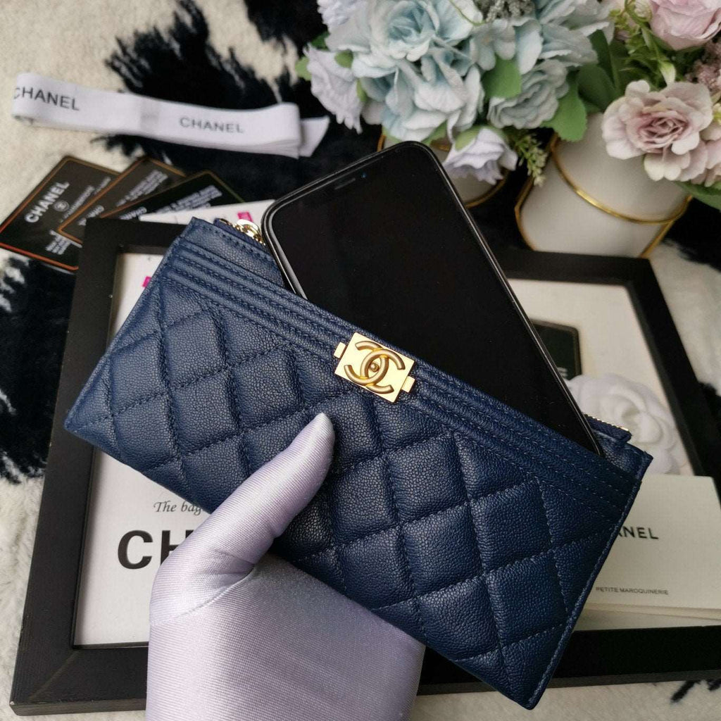 caviar quilted classic zip boy Pouch