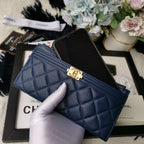 caviar quilted classic zip boy Pouch