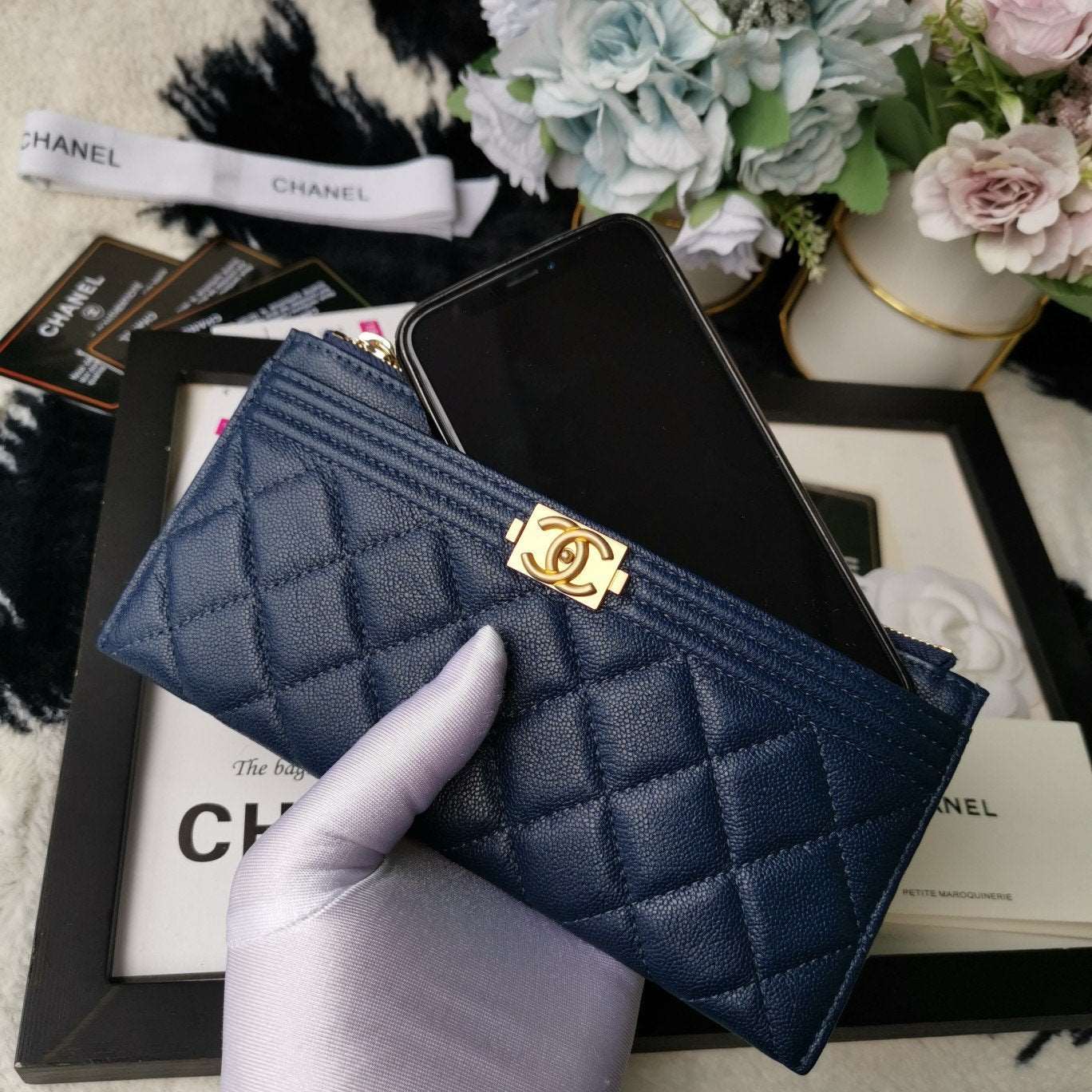 caviar quilted classic zip boy Pouch
