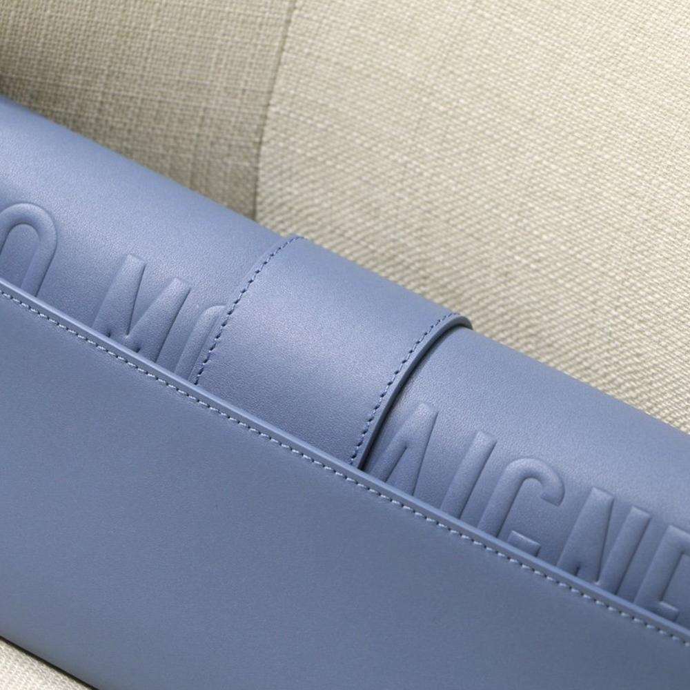 30 Montaigne Pouch