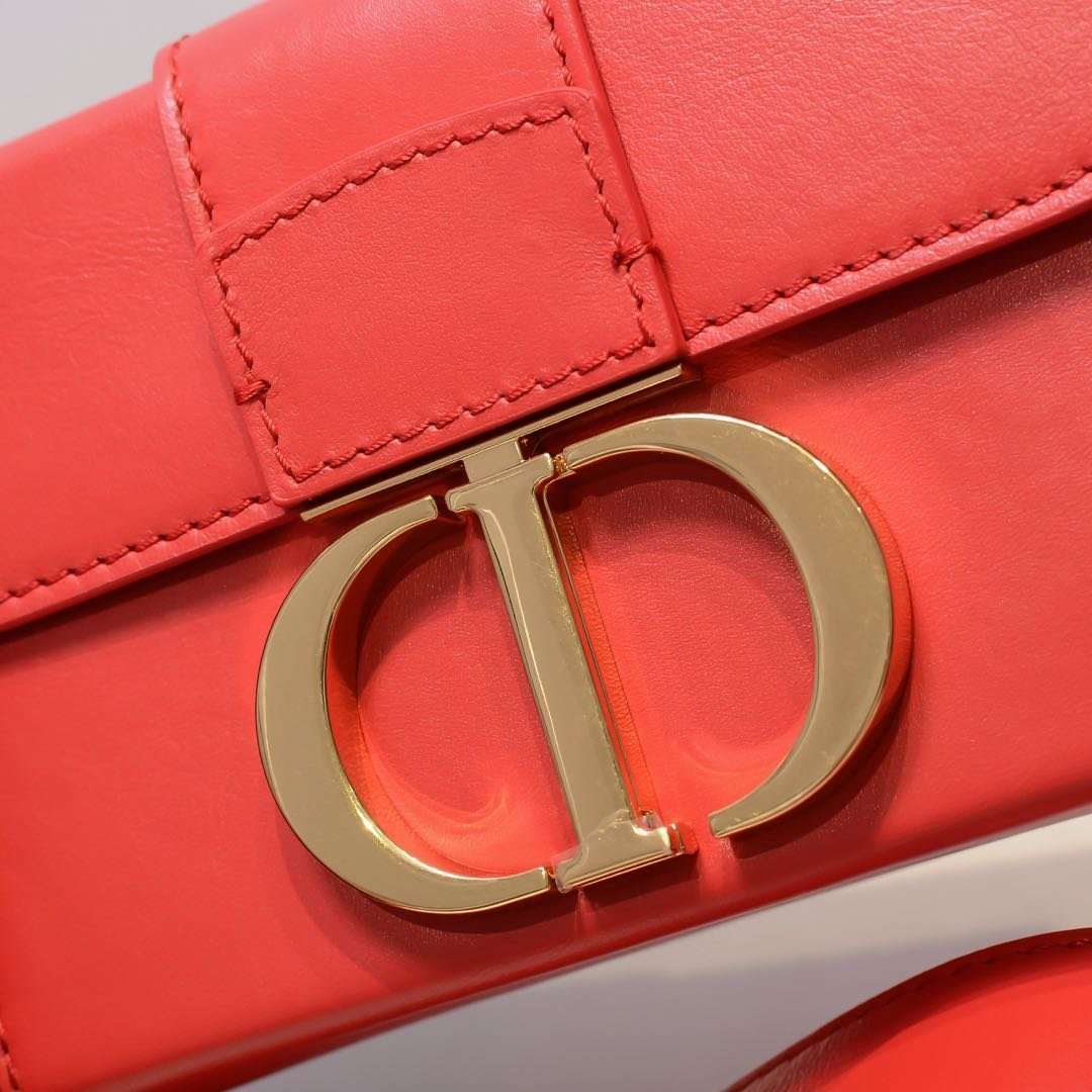 30 Montaigne Flap Bag