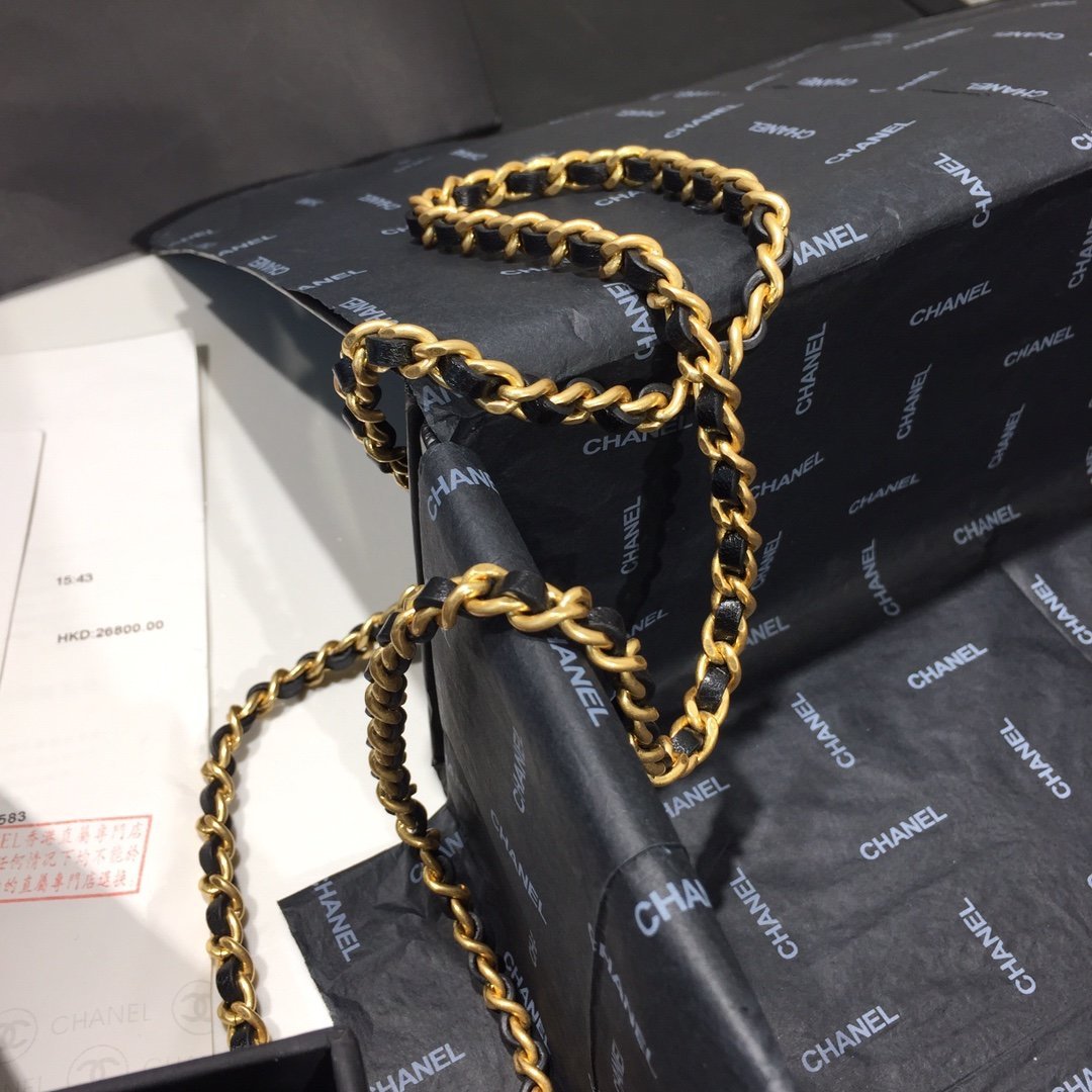 Pearl Round Clutch with Chain