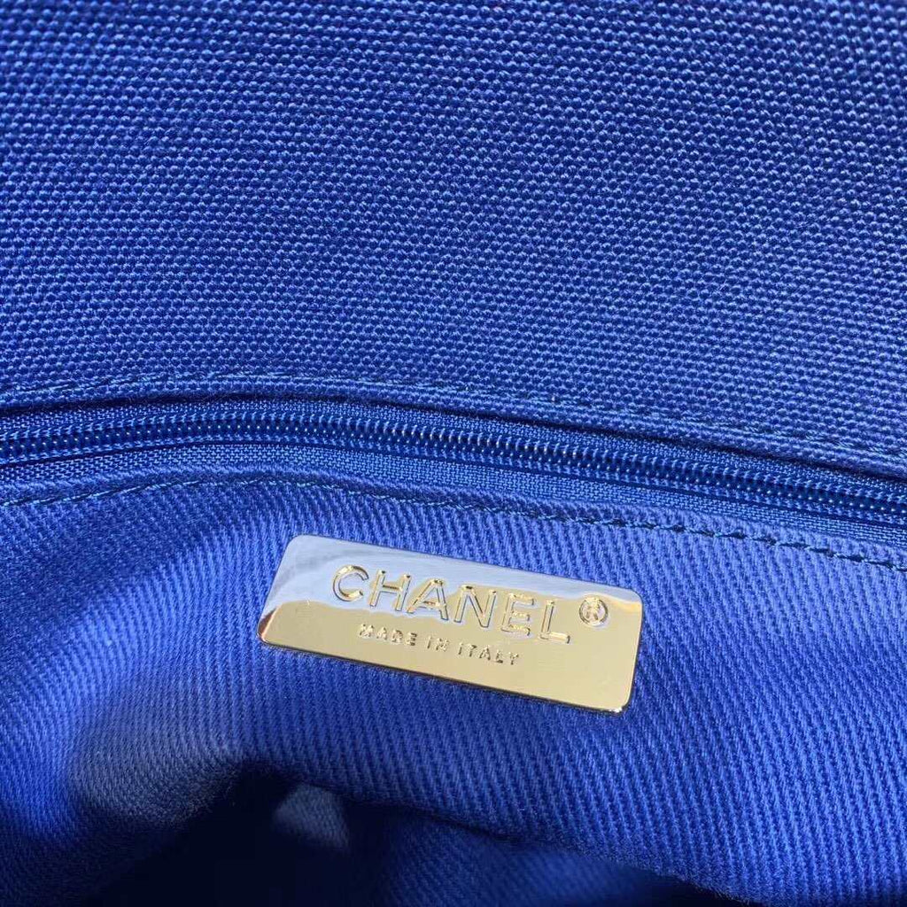 19 Denim medium Flap Bag