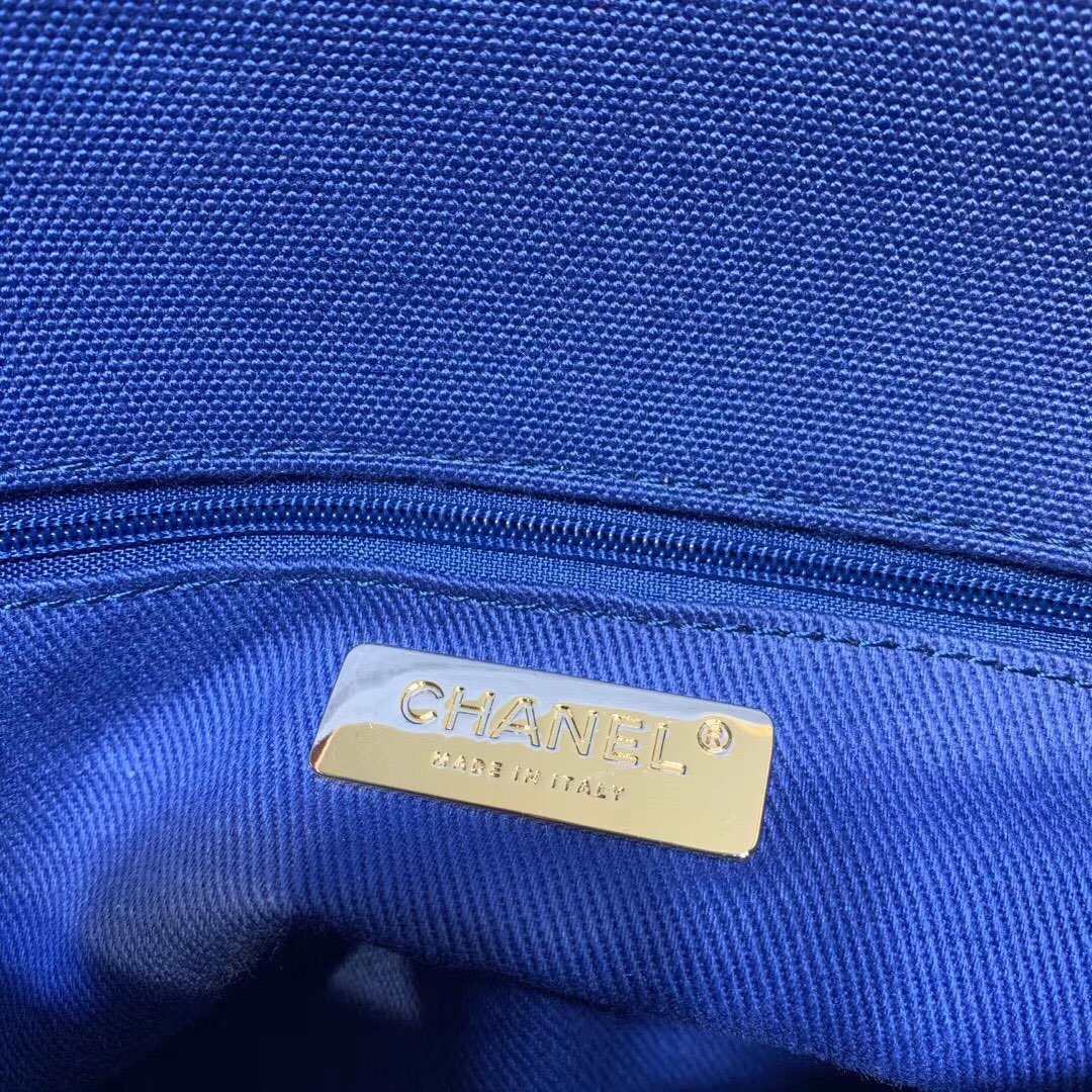 19 Denim medium Flap Bag