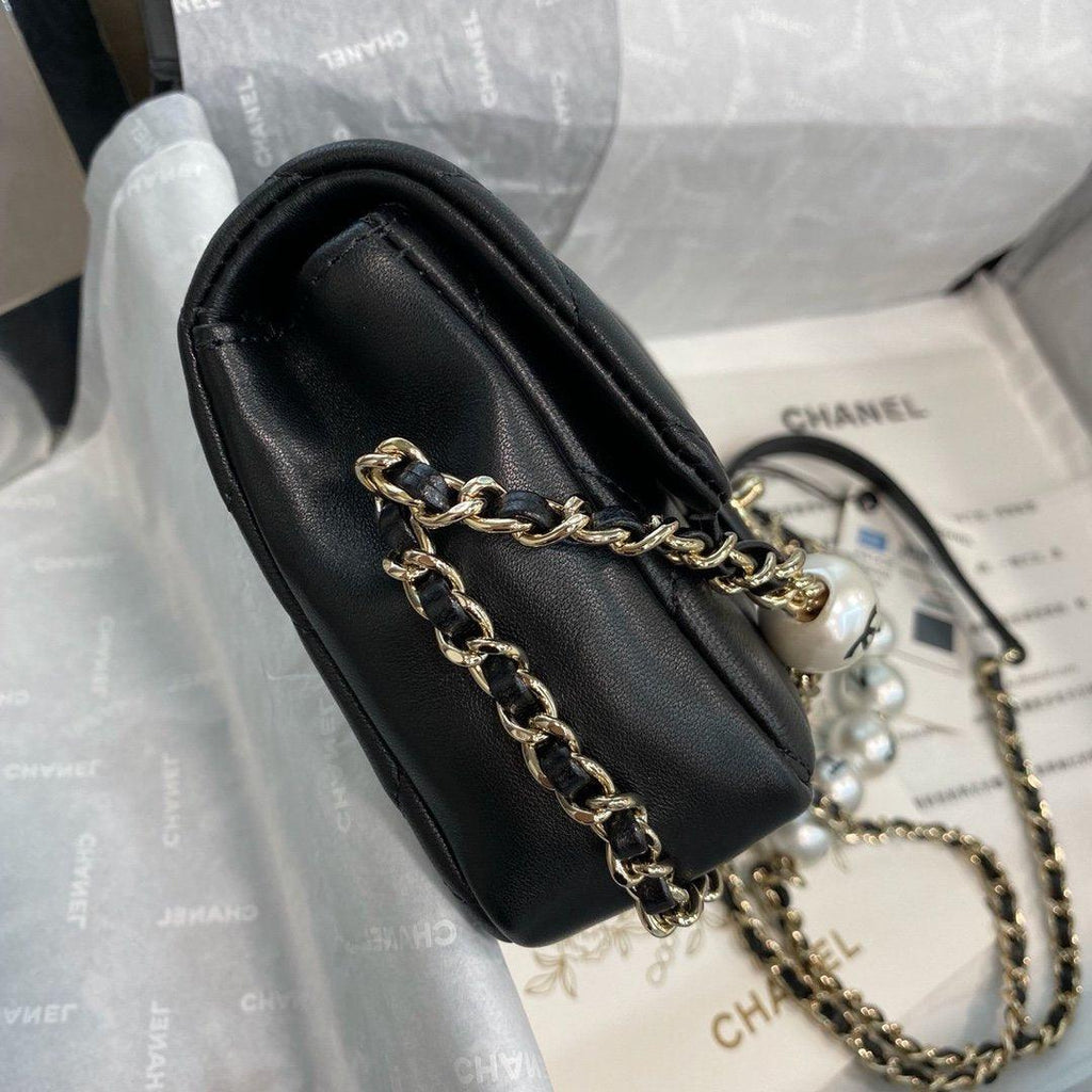 Pearl logo strap Flap Bag Black