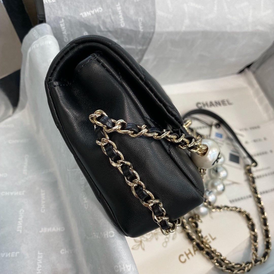 Pearl logo strap Flap Bag Black