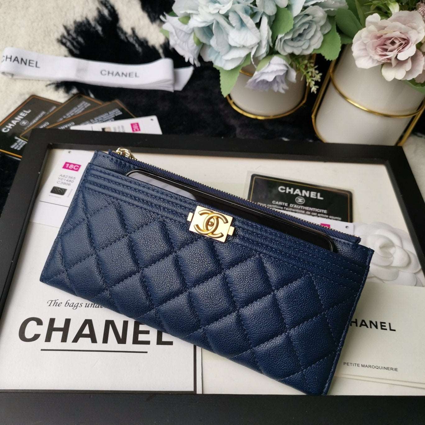 caviar quilted classic zip boy Pouch