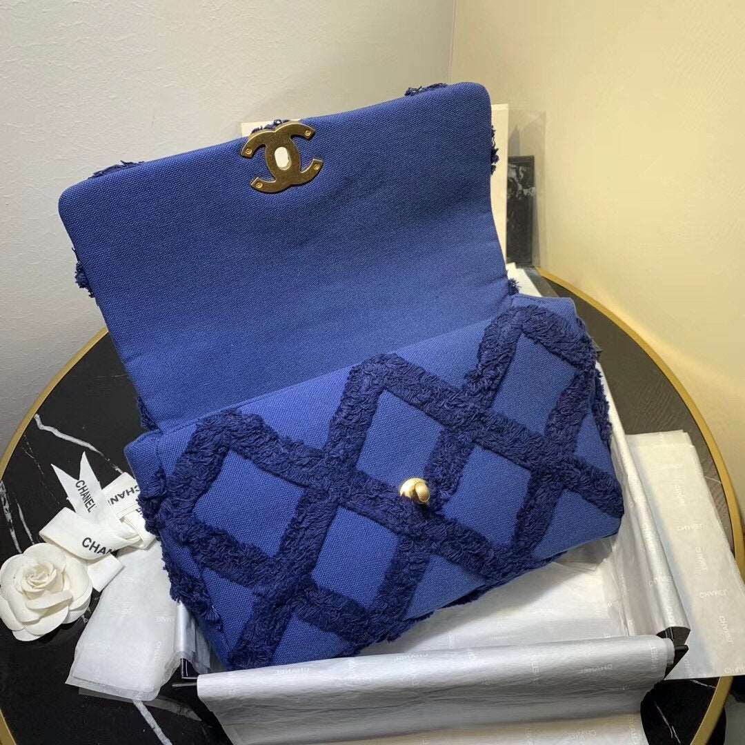 19 Denim medium Flap Bag