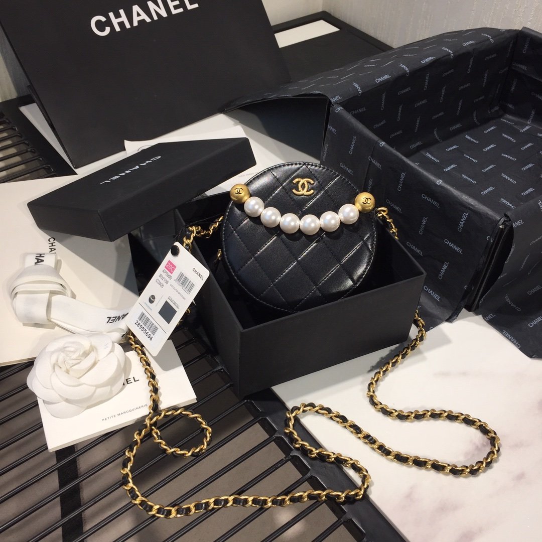 Pearl Round Clutch with Chain