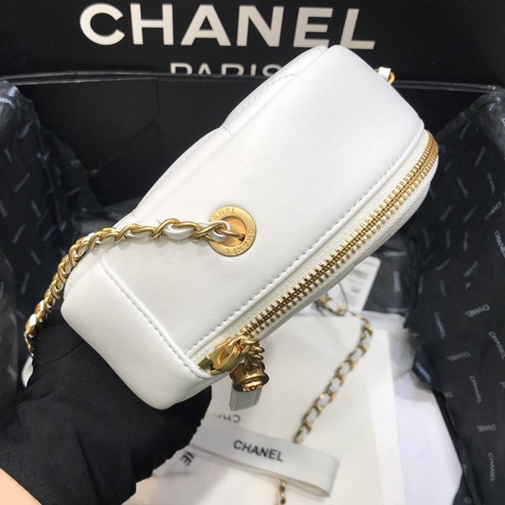 Runway white lambskin Leather Diamond Cut Bag Gold Chain
