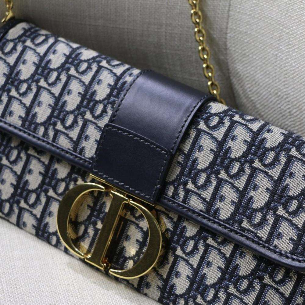 30 Montaigne Pouch