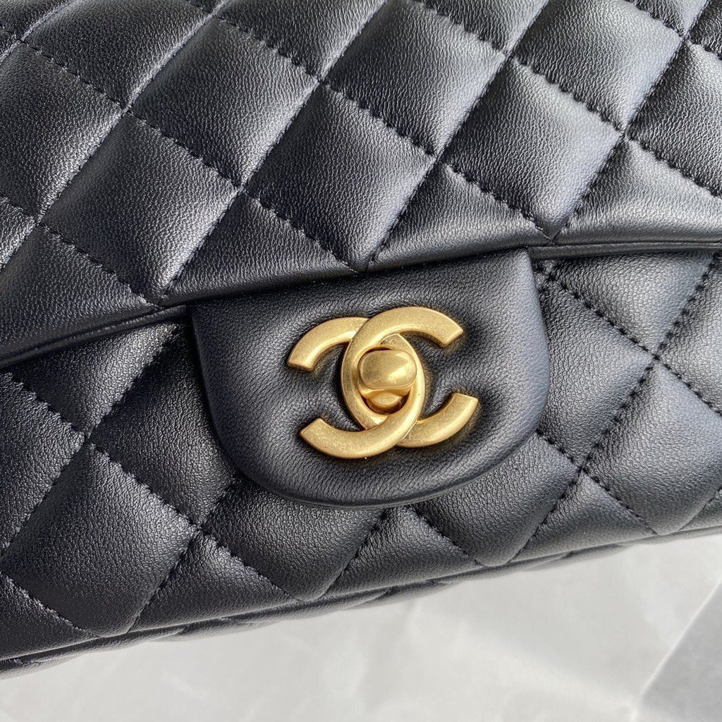 pearl crush mini Flap Bag