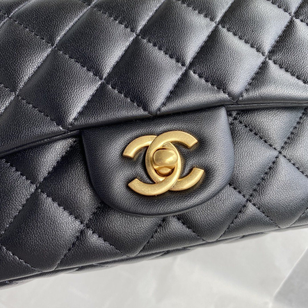 pearl crush mini Flap Bag