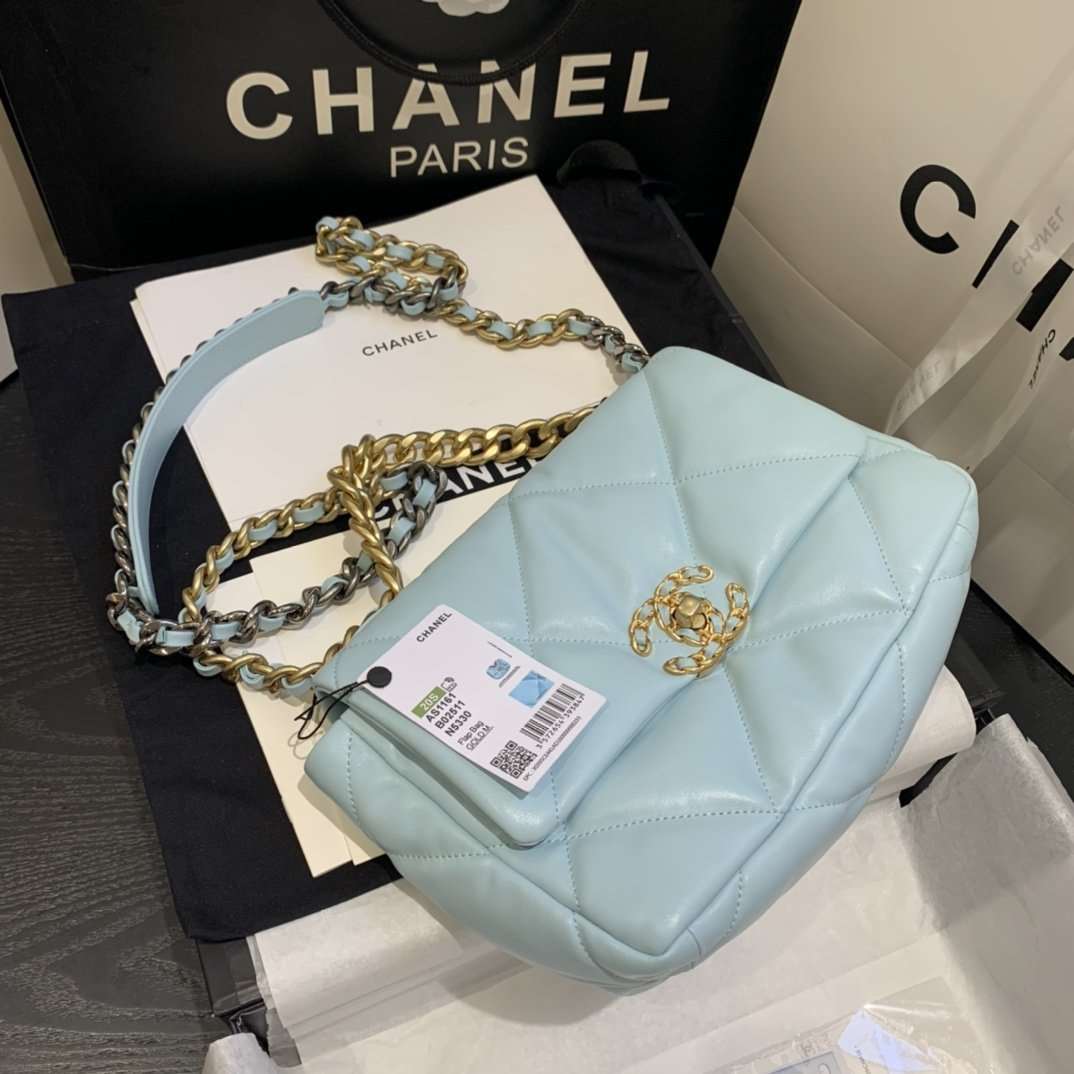 19 small Flap Bag Tiffany Blue
