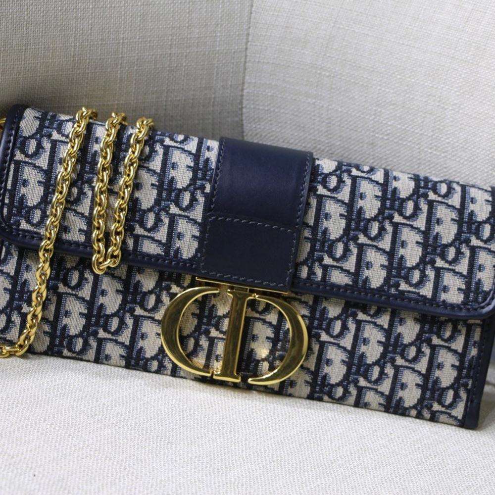 30 Montaigne Pouch
