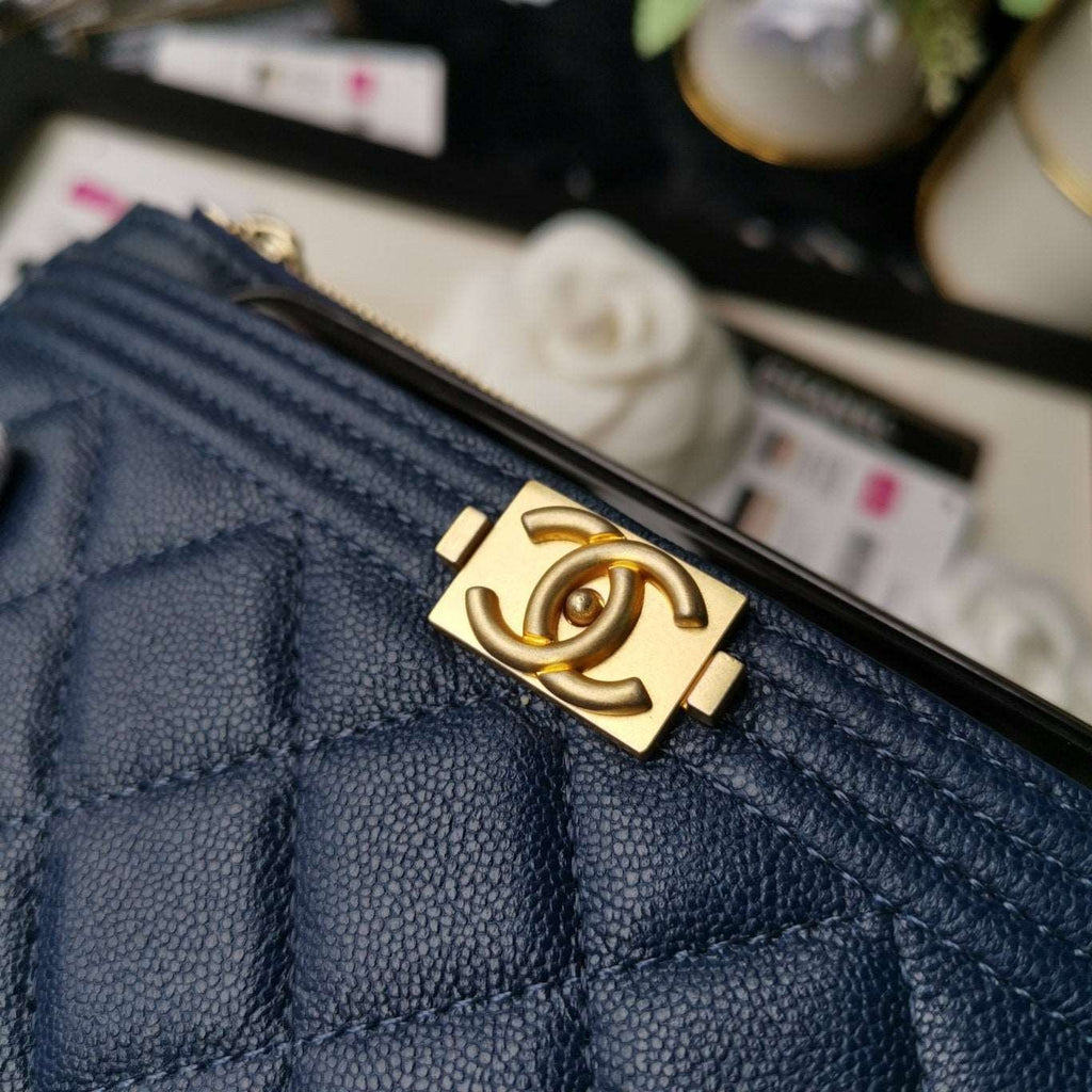 caviar quilted classic zip boy Pouch