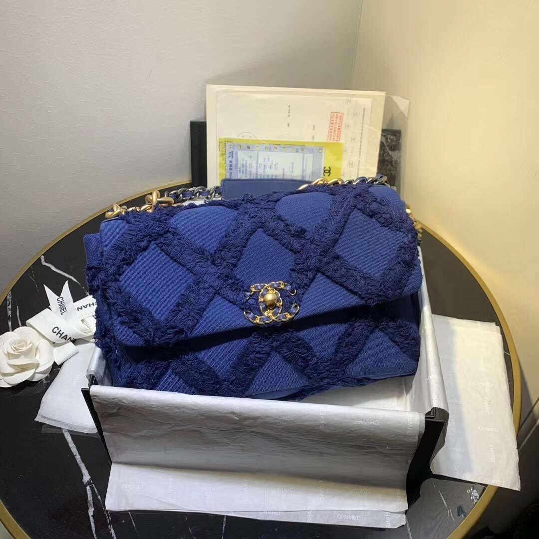 19 Denim medium Flap Bag