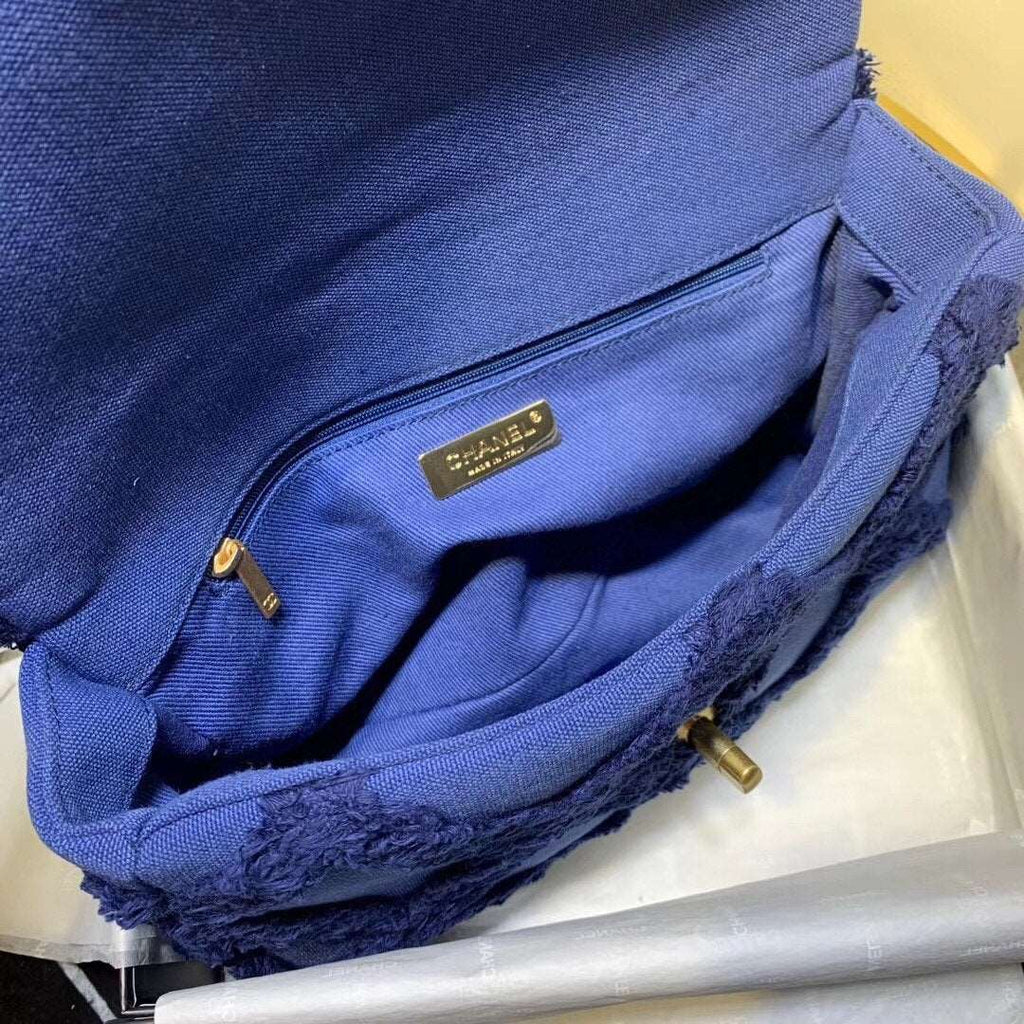 19 Denim medium Flap Bag