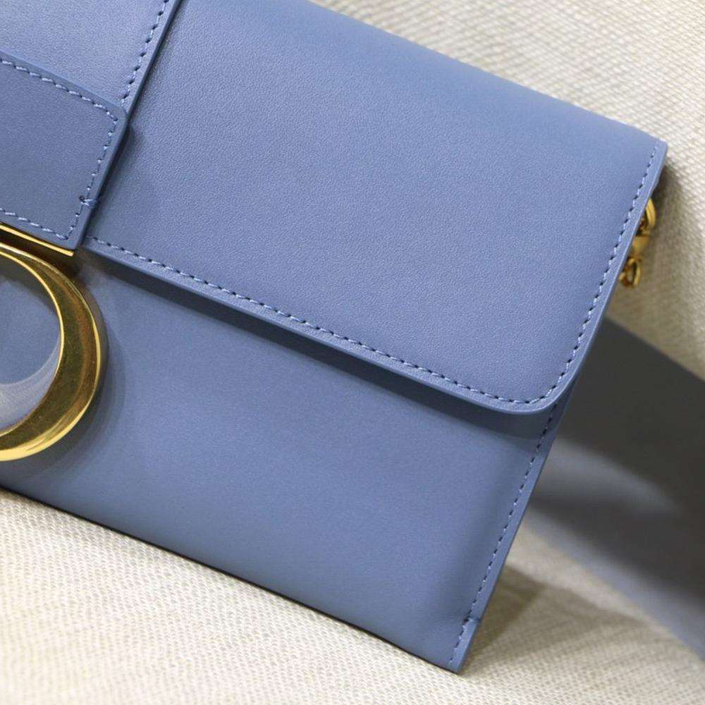30 Montaigne Pouch