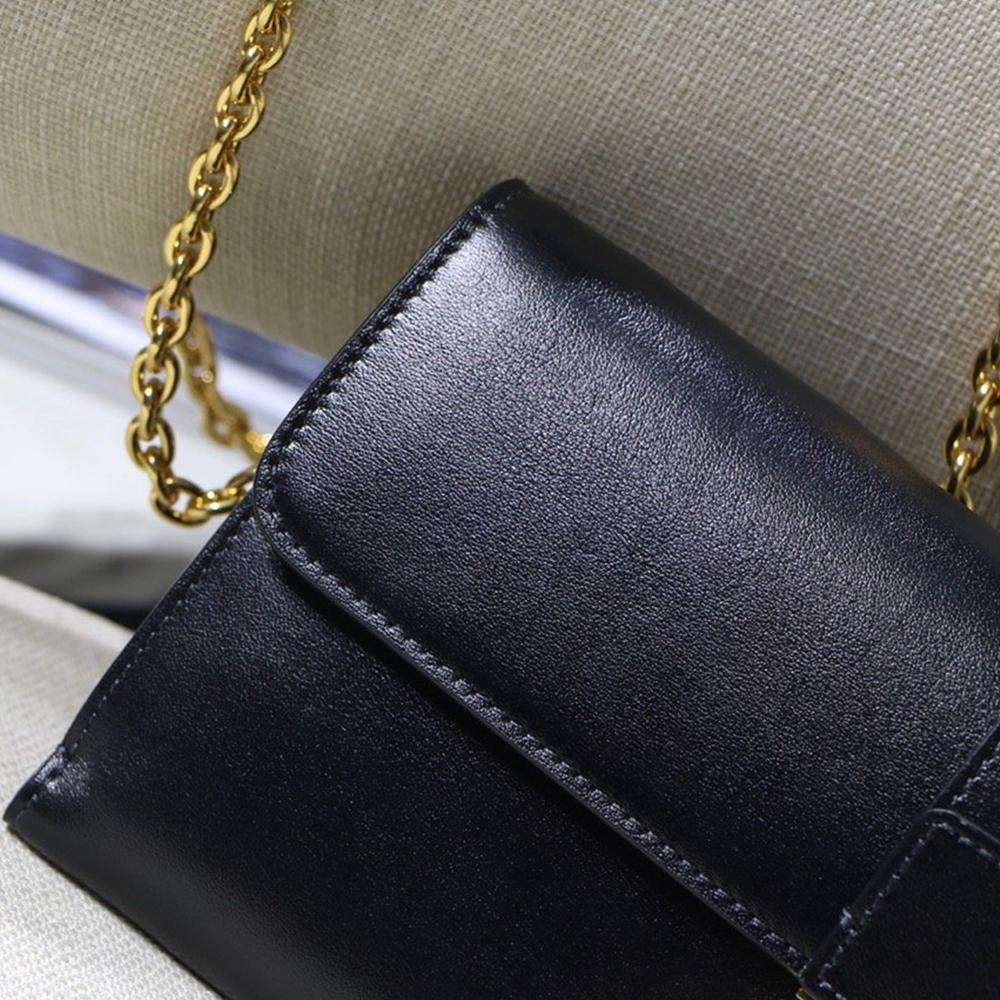 30 Montaigne Pouch