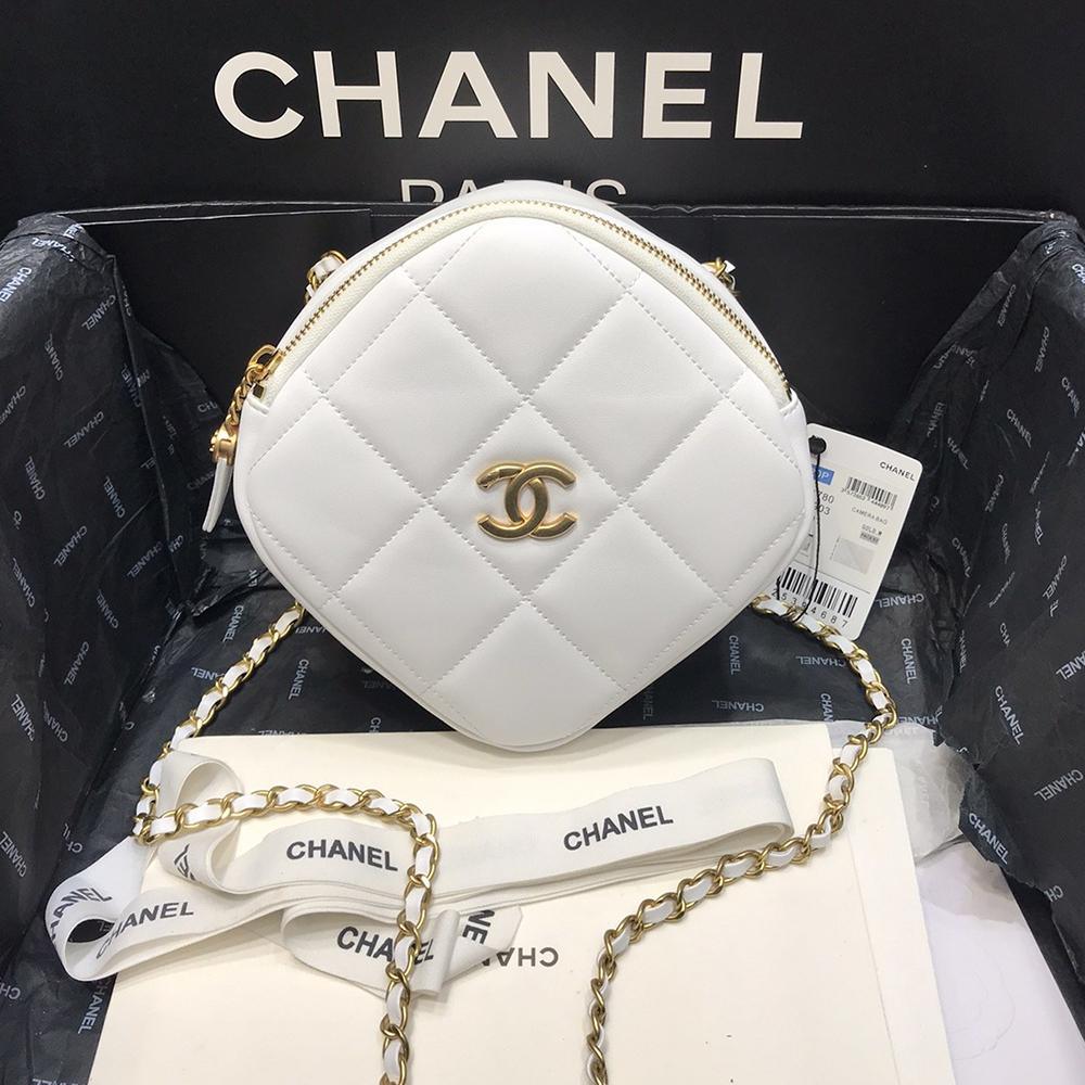 Runway white lambskin Leather Diamond Cut Bag Gold Chain