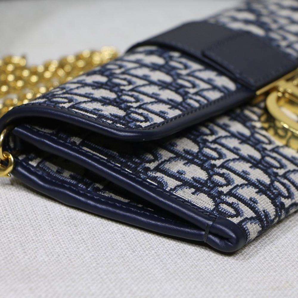 30 Montaigne Pouch