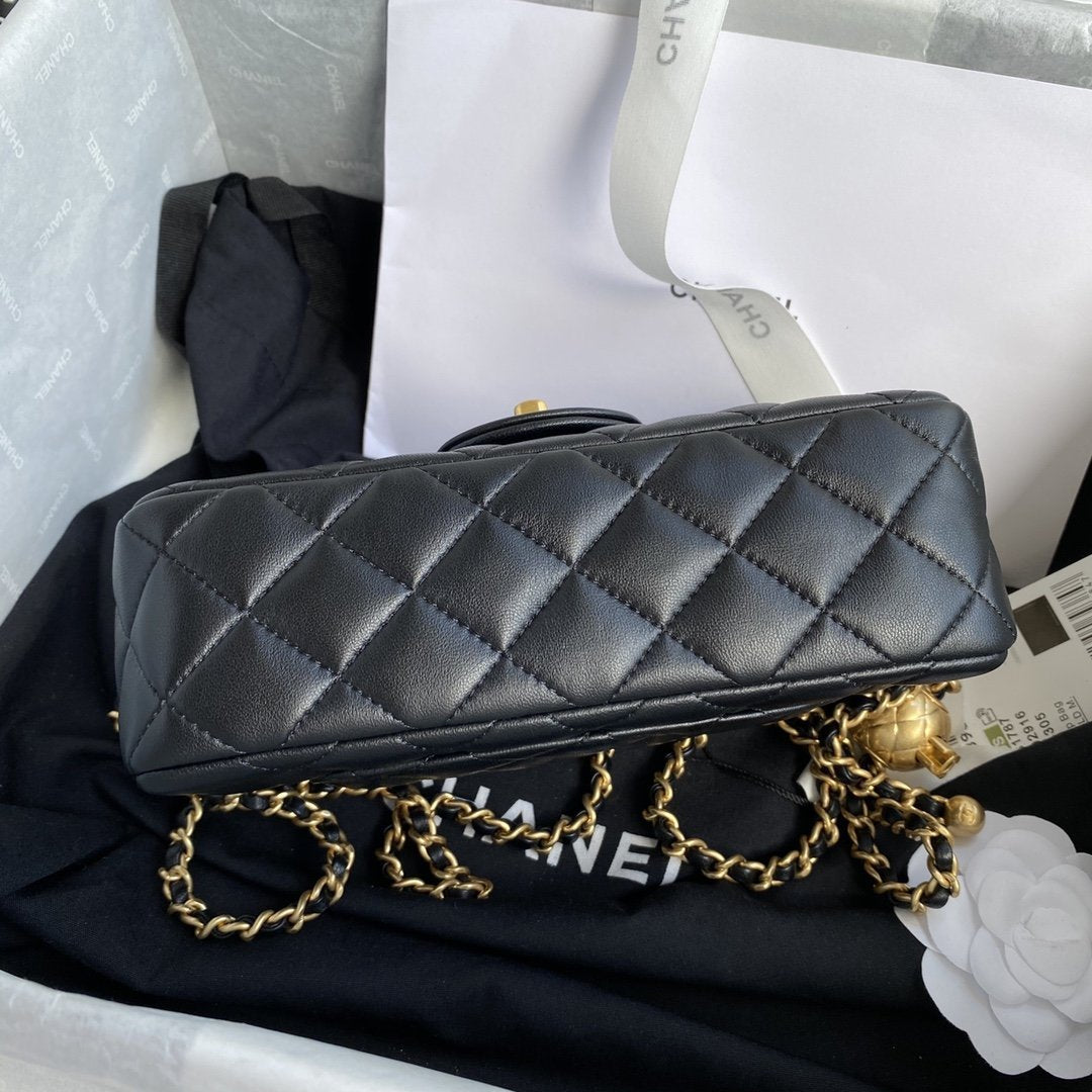 pearl crush mini Flap Bag