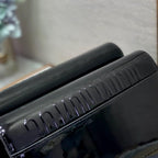30 Montaigne Pouch