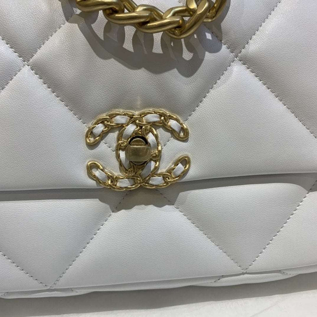 19 Medium Flap Bag