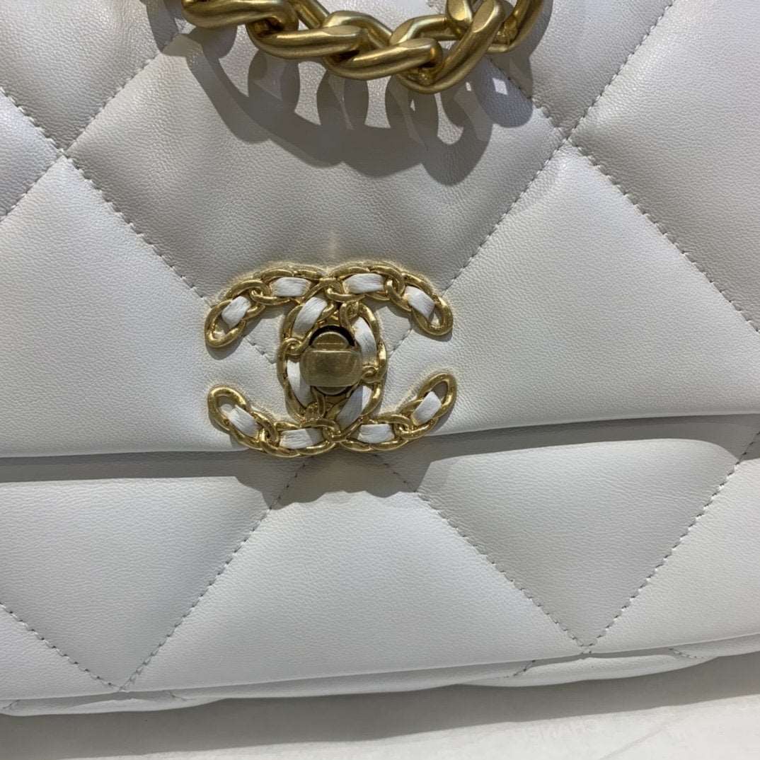 19 Medium Flap Bag
