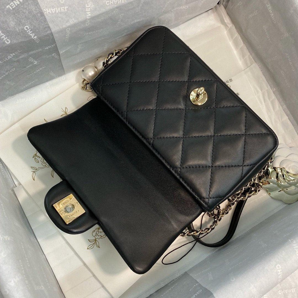 Pearl logo strap Flap Bag Black