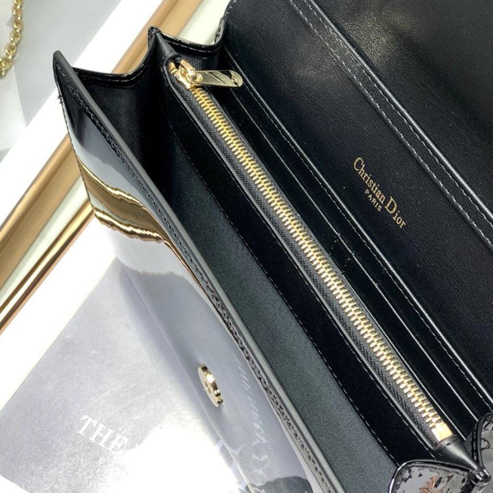 30 Montaigne Pouch