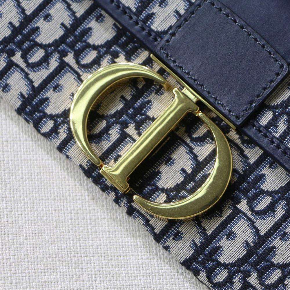 30 Montaigne Pouch