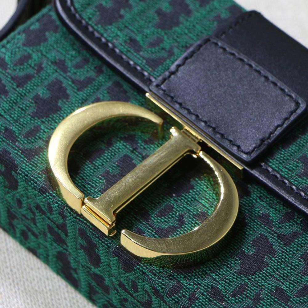 30 Montaigne Flap Bag