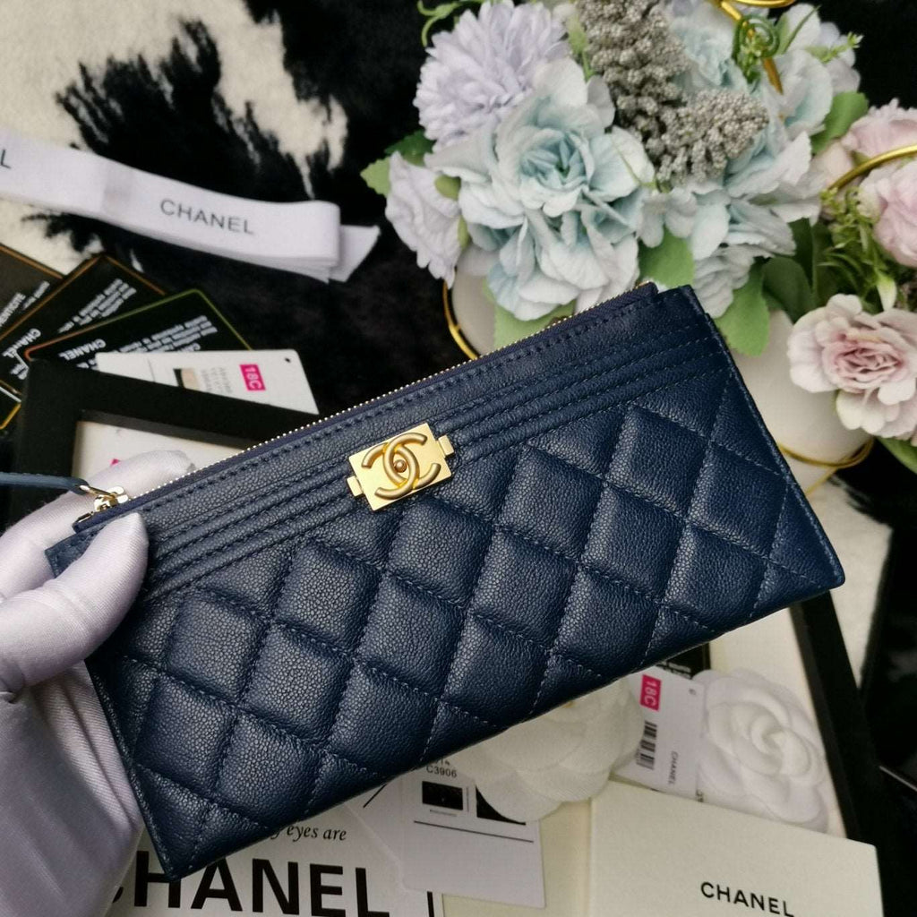 caviar quilted classic zip boy Pouch