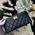 caviar quilted classic zip boy Pouch