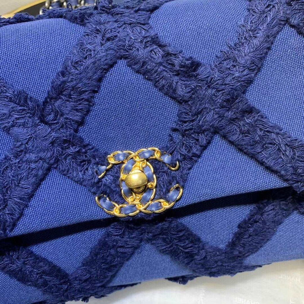 19 Denim medium Flap Bag