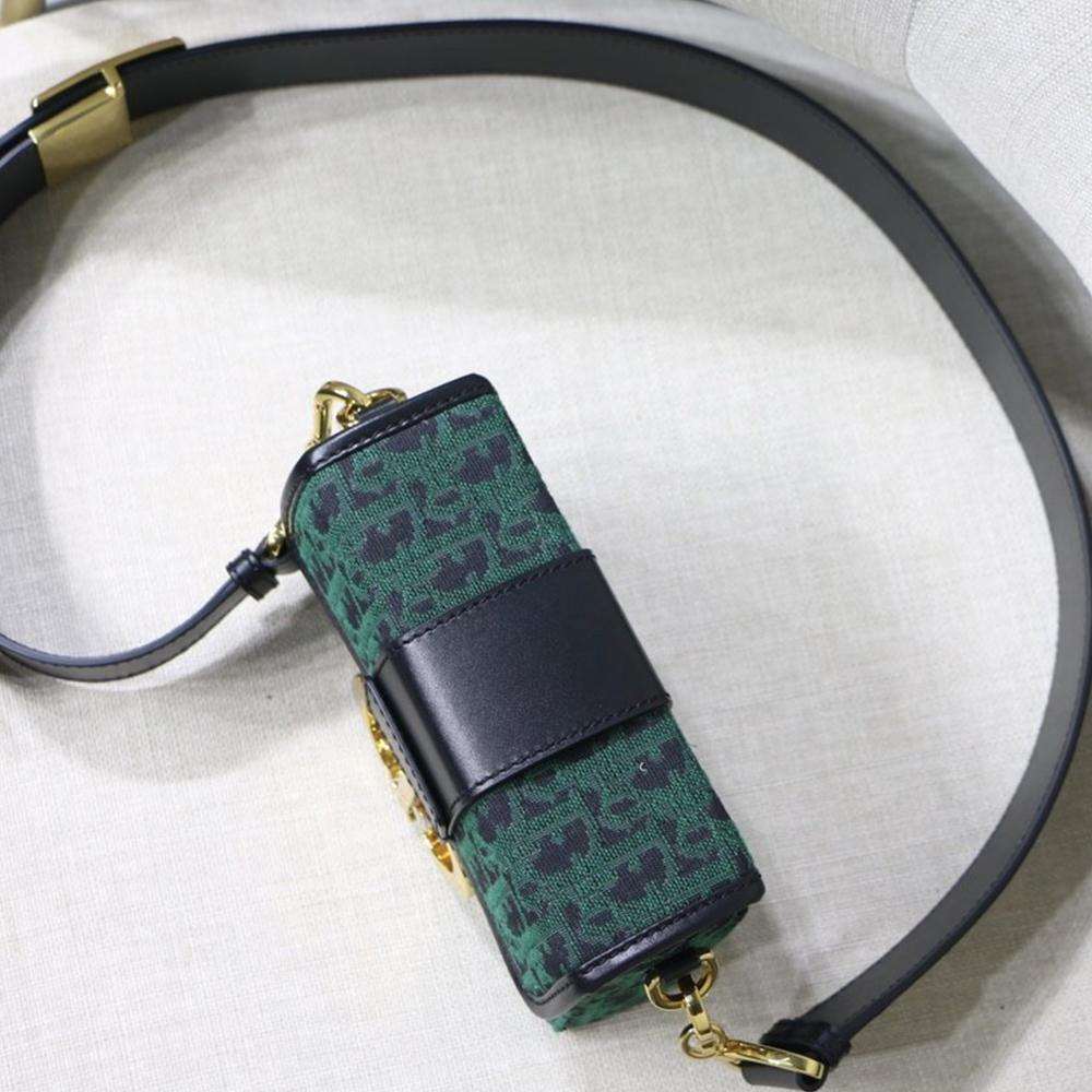 30 Montaigne Flap Bag