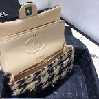 19 tweed Flap Bag Black and beige
