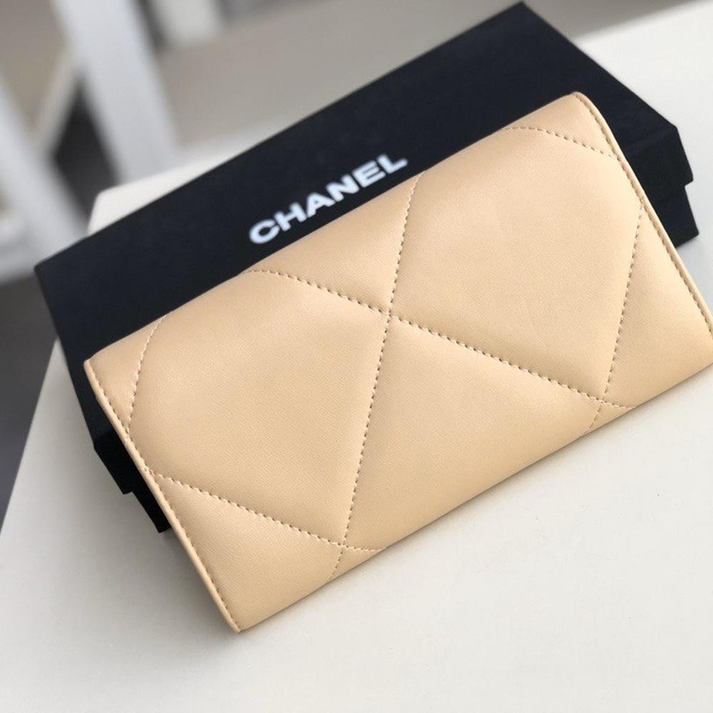 19 Quilted Flap Wallet Long Goatskin
