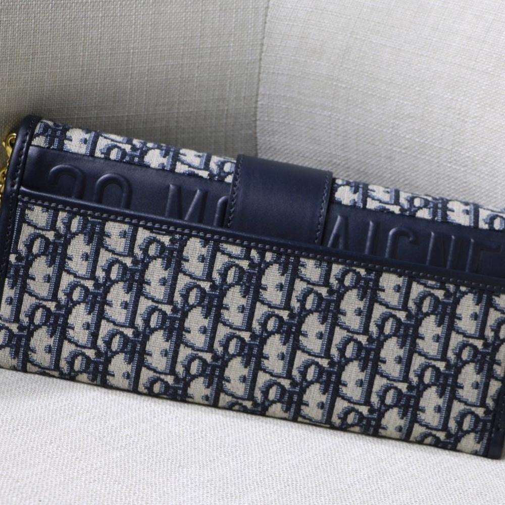 30 Montaigne Pouch